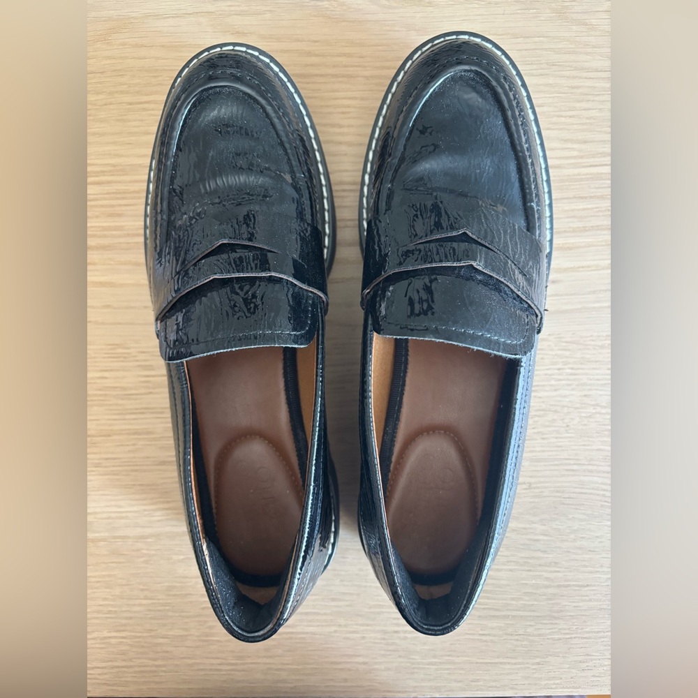Franco Sarto Black Crinkleather Loafer - size 6